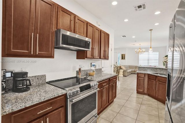 4002 Poinciana Ln, Hollywood, FL 33021