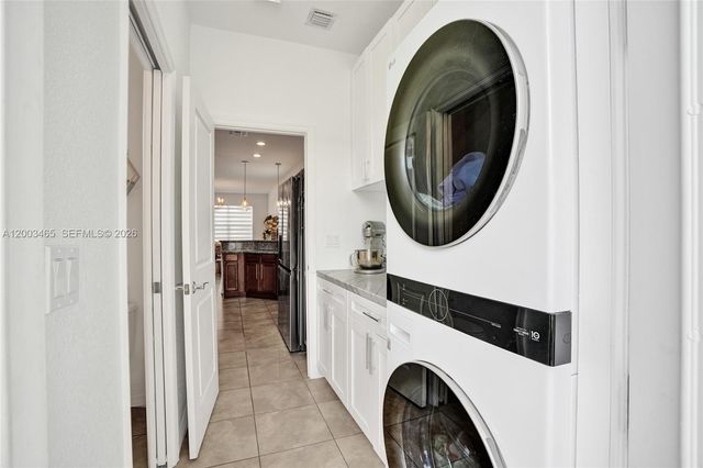 4002 Poinciana Ln, Hollywood, FL 33021