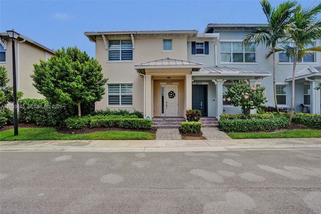 4002 Poinciana Ln, Hollywood, FL 33021