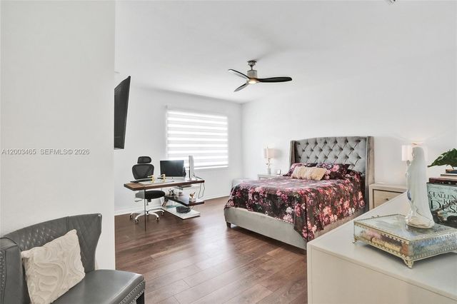 4002 Poinciana Ln, Hollywood, FL 33021