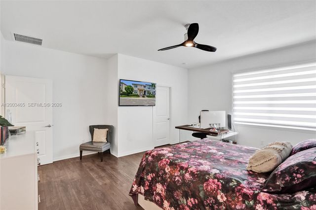 4002 Poinciana Ln, Hollywood, FL 33021