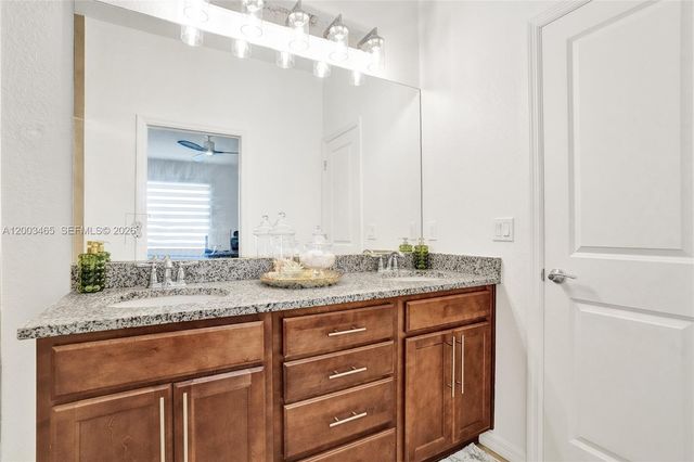 4002 Poinciana Ln, Hollywood, FL 33021