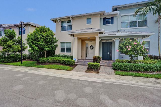 4002 Poinciana Ln, Hollywood, FL 33021