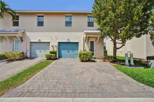 4002 Poinciana Ln, Hollywood, FL 33021