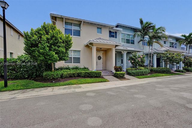 4002 Poinciana Ln, Hollywood, FL 33021
