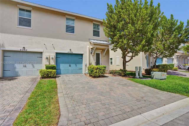 4002 Poinciana Ln, Hollywood, FL 33021