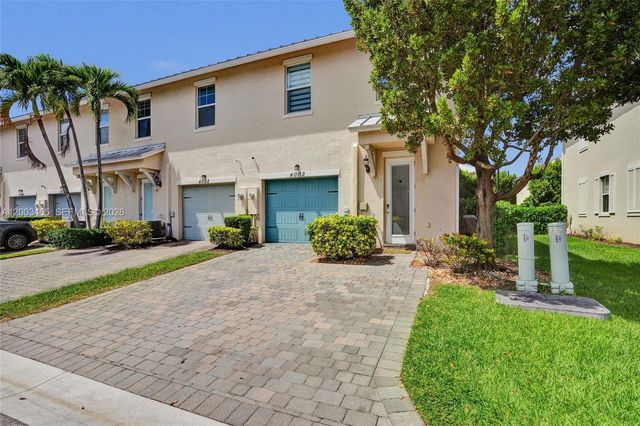 4002 Poinciana Ln, Hollywood, FL 33021