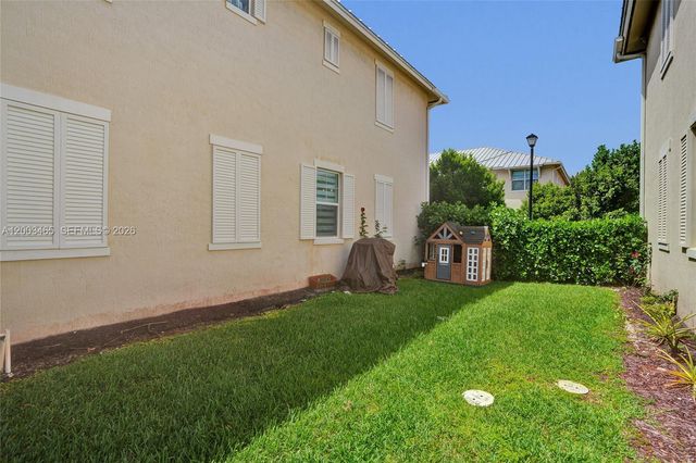 4002 Poinciana Ln, Hollywood, FL 33021