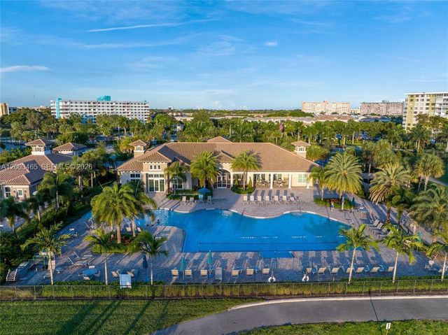 4002 Poinciana Ln, Hollywood, FL 33021