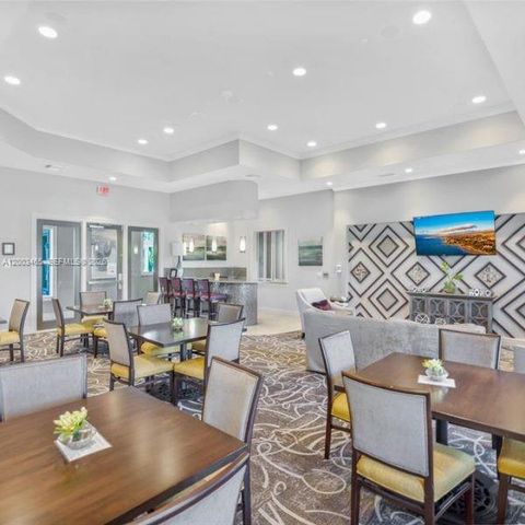 4002 Poinciana Ln, Hollywood, FL 33021