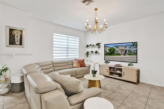 4002 Poinciana Ln, Hollywood, FL 33021