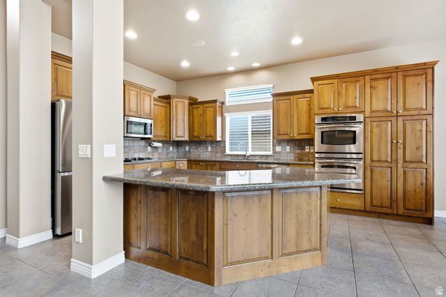 552 W MILLER WAY, Farmington, UT 84025