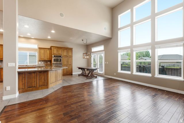 552 W MILLER WAY, Farmington, UT 84025