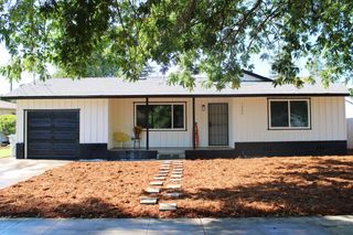 1537 W Hampton Way, Fresno, CA 93705