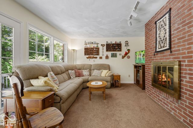 4238 S Carrie Drive, New Palestine, IN 46163