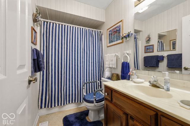 4238 S Carrie Drive, New Palestine, IN 46163