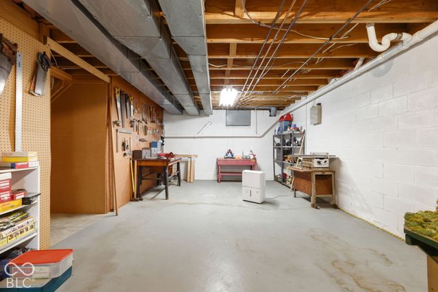 4238 S Carrie Drive, New Palestine, IN 46163