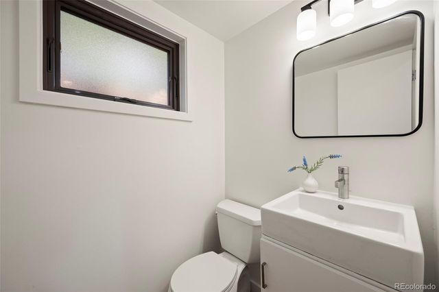738 N Corona Street B, Denver, CO 80218