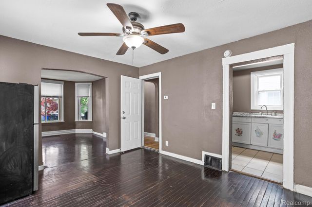 2375 CABOT Street, Detroit, MI 48209