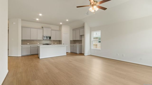 2113 RIVULET ST, Seguin, TX 78155