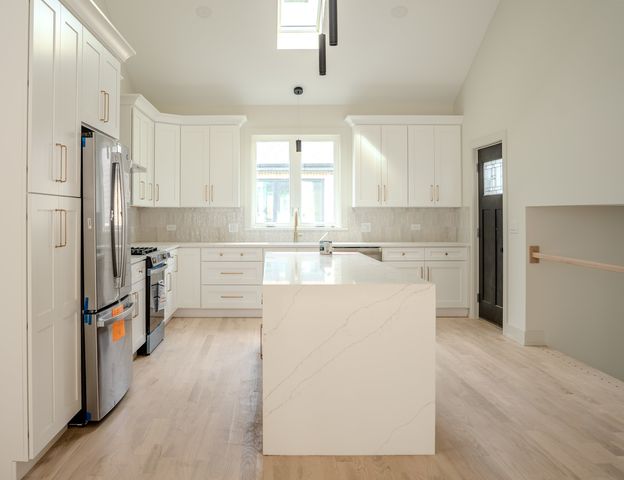 8041 S 85TH Court, Justice, IL 60458