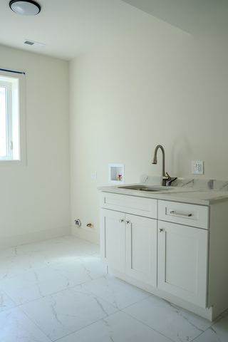 8041 S 85TH Court, Justice, IL 60458