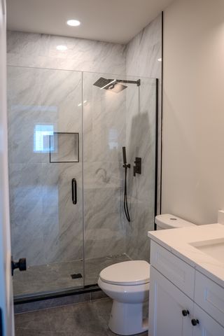 8041 S 85TH Court, Justice, IL 60458