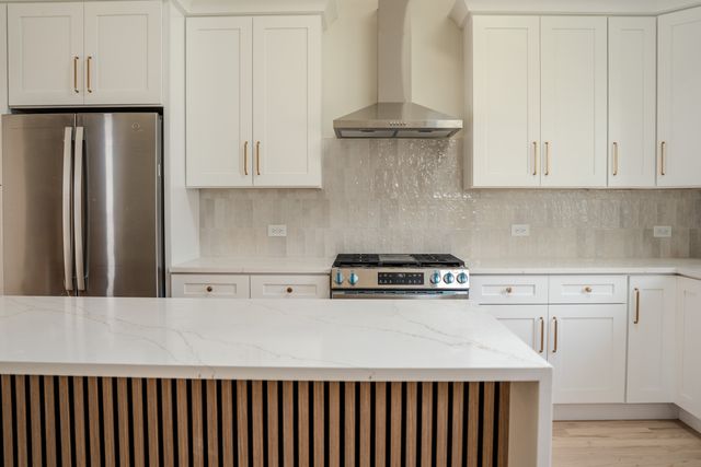 8041 S 85TH Court, Justice, IL 60458