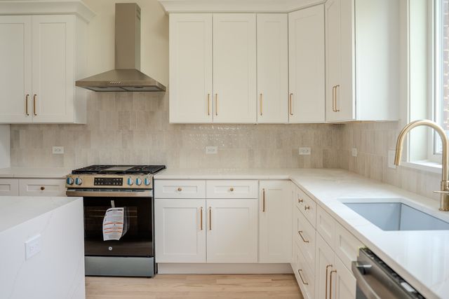 8041 S 85TH Court, Justice, IL 60458