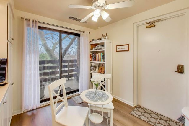 2020 Chestnut Avenue 312, Glenview, IL 60025