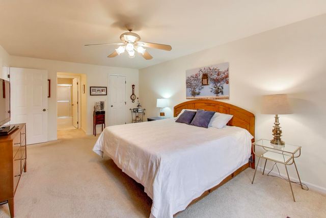 2020 Chestnut Avenue 312, Glenview, IL 60025