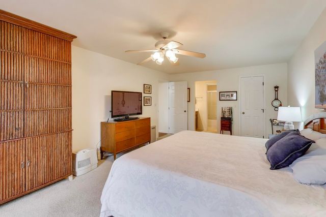 2020 Chestnut Avenue 312, Glenview, IL 60025