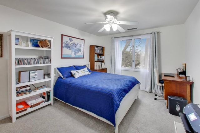 2020 Chestnut Avenue 312, Glenview, IL 60025