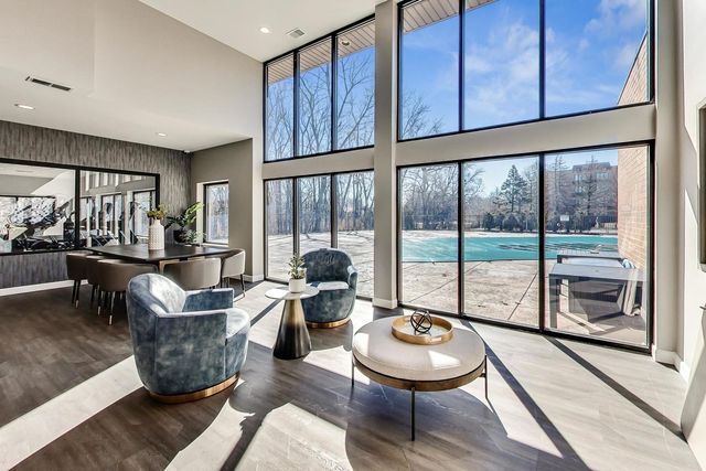 2020 Chestnut Avenue 312, Glenview, IL 60025