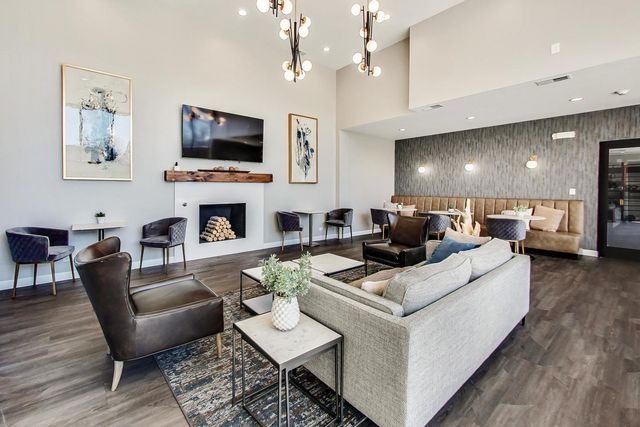 2020 Chestnut Avenue 312, Glenview, IL 60025