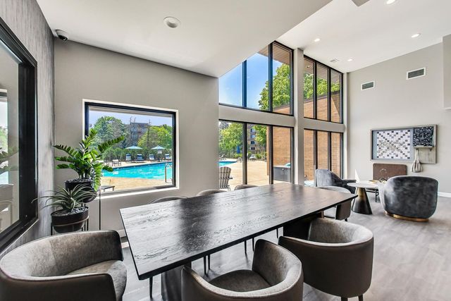 2020 Chestnut Avenue 312, Glenview, IL 60025