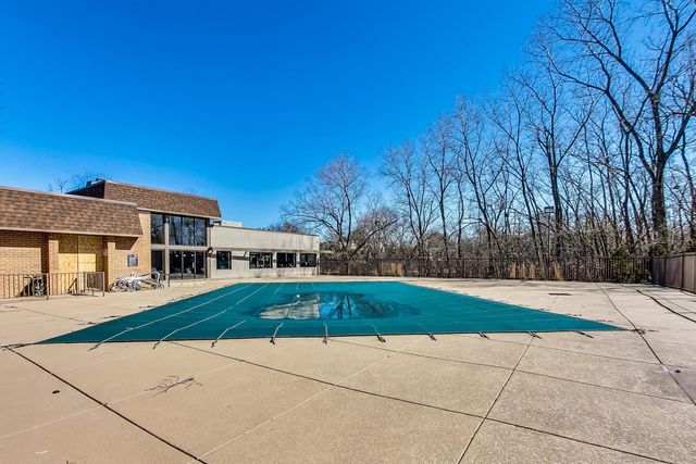 2020 Chestnut Avenue 312, Glenview, IL 60025