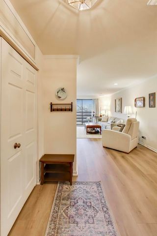 2020 Chestnut Avenue 312, Glenview, IL 60025