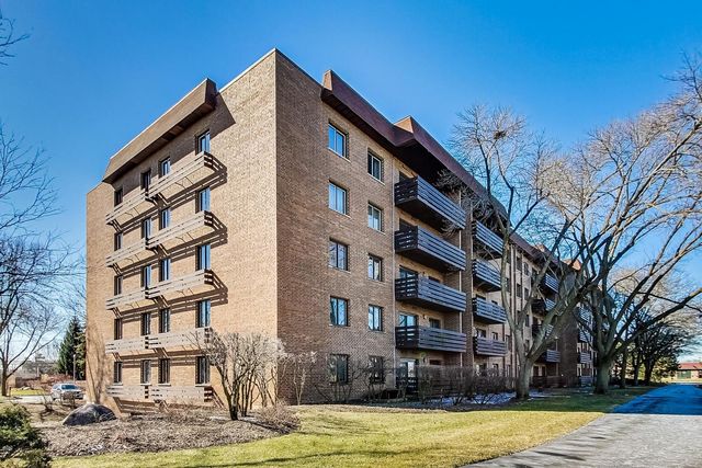 2020 Chestnut Avenue 312, Glenview, IL 60025