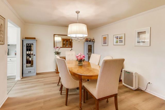 2020 Chestnut Avenue 312, Glenview, IL 60025