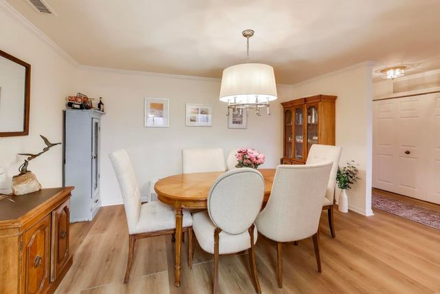 2020 Chestnut Avenue 312, Glenview, IL 60025