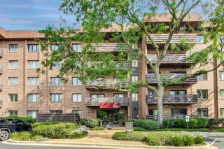 2020 Chestnut Avenue 312, Glenview, IL 60025