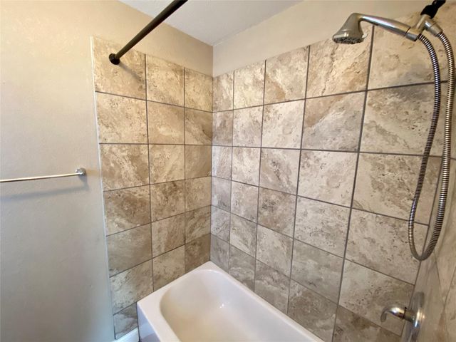 1013 Hyridge ST, Round Rock, TX 78664