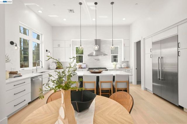 102 Providence Place, Pleasant Hill, CA 94523