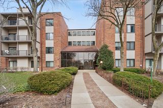 3030 Pheasant Creek Drive 402, Northbrook, IL 60062