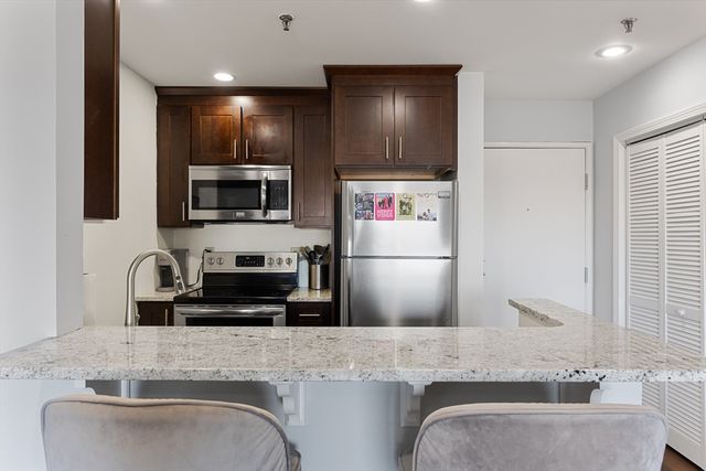 133 Commander Shea Blvd 407, Quincy, MA 02171