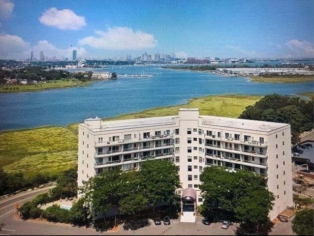 133 Commander Shea Blvd 407, Quincy, MA 02171