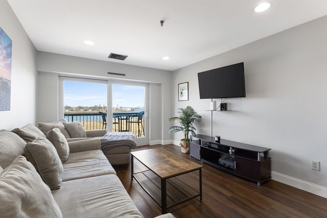 133 Commander Shea Blvd 407, Quincy, MA 02171