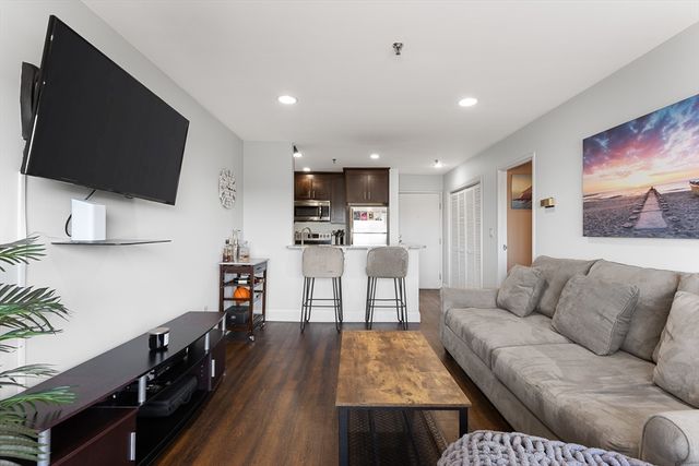 133 Commander Shea Blvd 407, Quincy, MA 02171