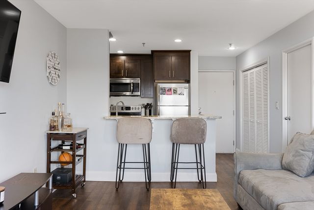 133 Commander Shea Blvd 407, Quincy, MA 02171